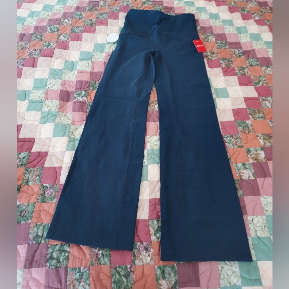 NWT Spanx Booty Boost Yoga Pant with Flare